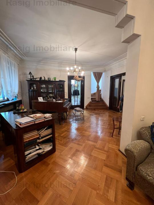 Vila interbelica exclusivista, zona ultracentrala