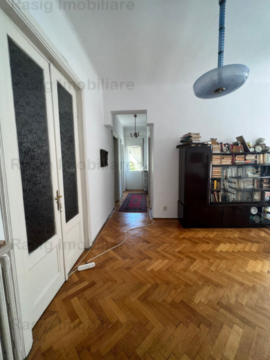 Vila interbelica exclusivista, zona ultracentrala