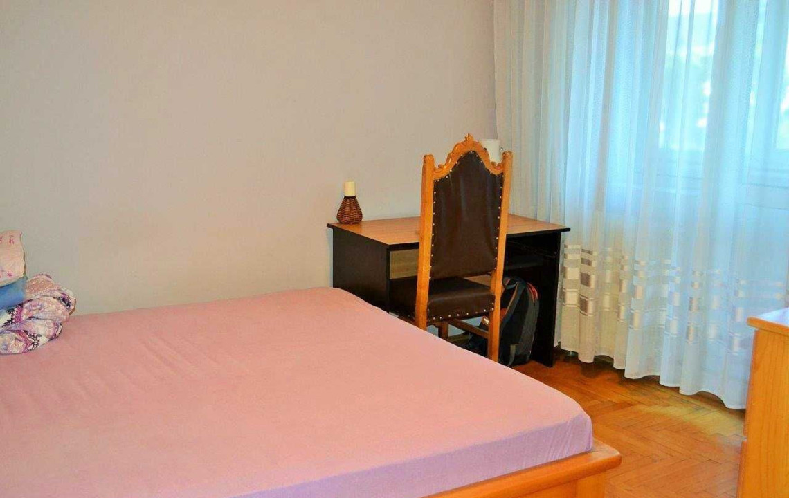 Vanzare apartament 4 camere  Piata Victoriei