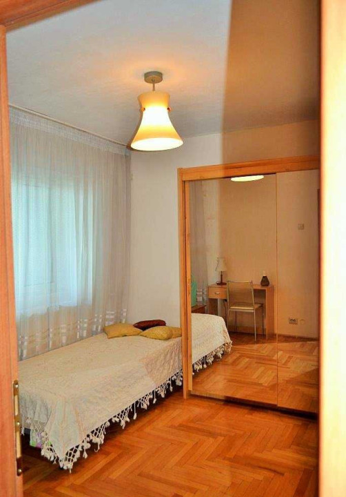 Vanzare apartament 4 camere  Piata Victoriei