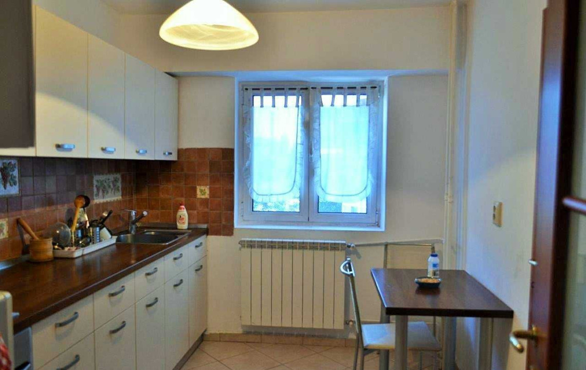 Vanzare apartament 4 camere  Piata Victoriei