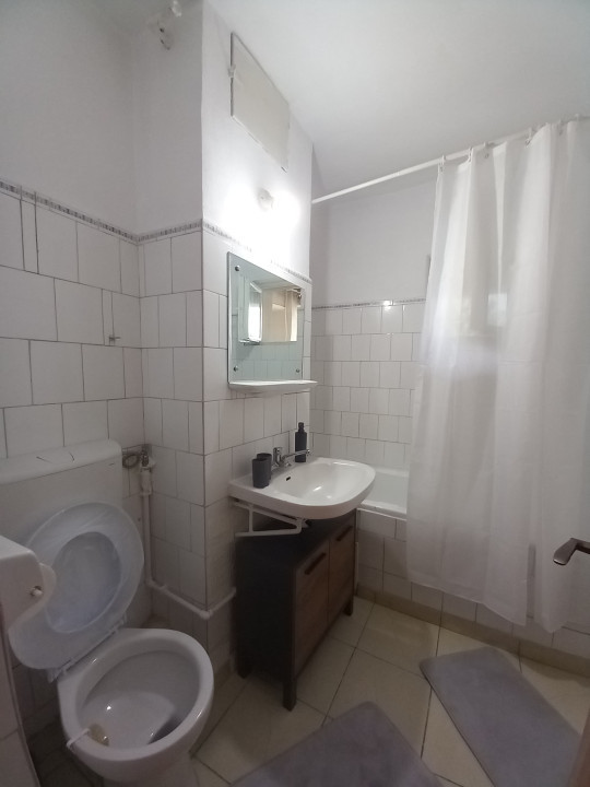 Garsoniera decomandata in bloc mixt , etaj 3, libera , Matei Basarab -central