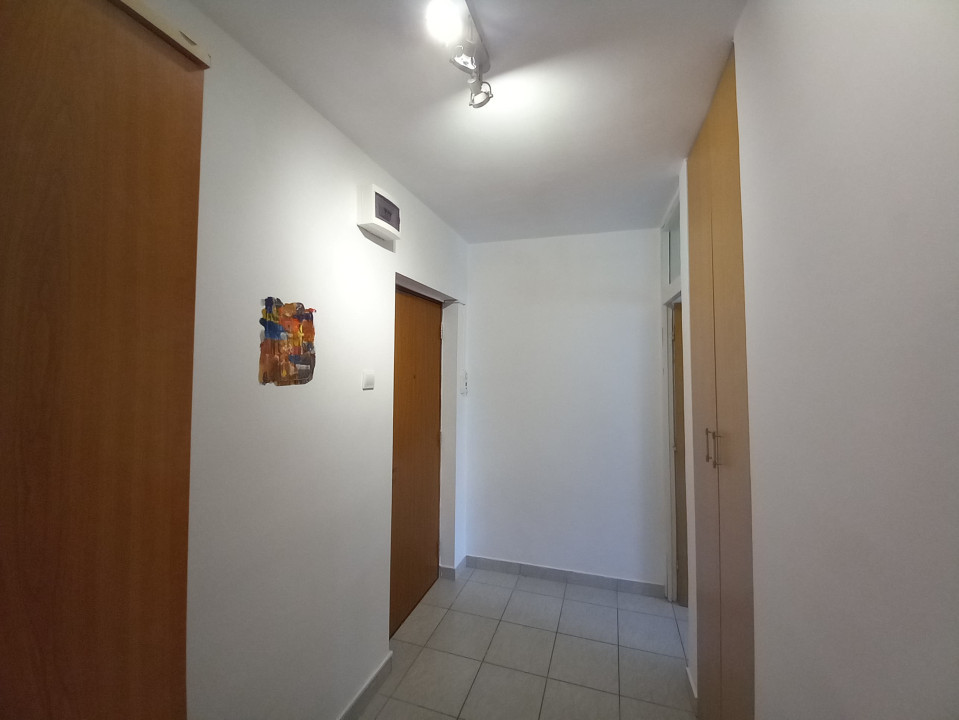 Garsoniera decomandata in bloc mixt , etaj 3, libera , Matei Basarab -central