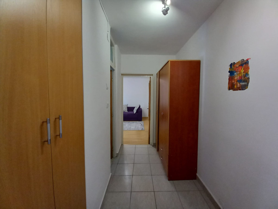 Garsoniera decomandata in bloc mixt , etaj 3, libera , Matei Basarab -central