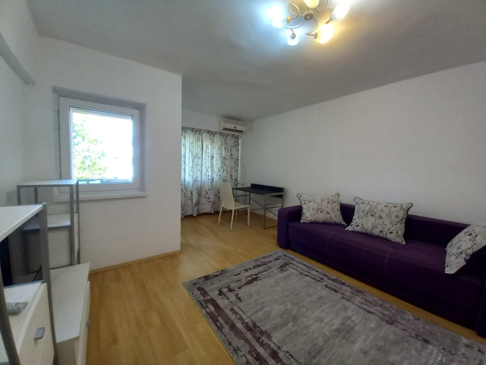 Garsoniera decomandata in bloc mixt , etaj 3, libera , Matei Basarab -central