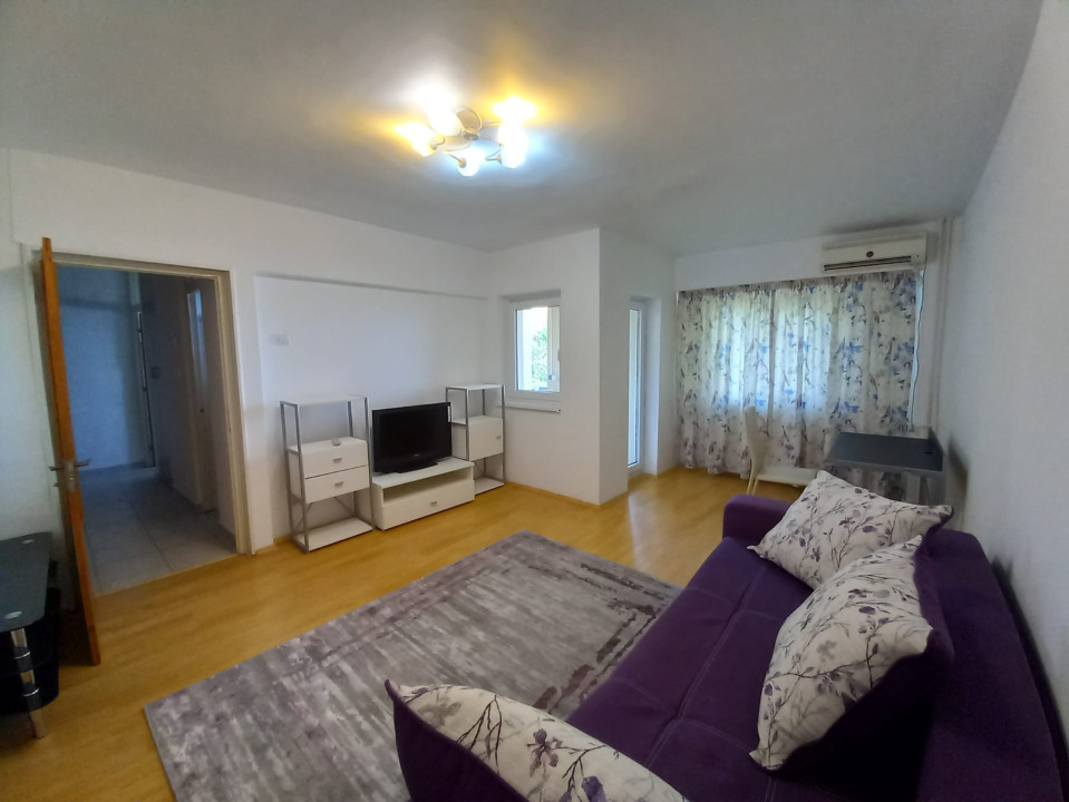 Garsoniera decomandata in bloc mixt , etaj 3, libera , Matei Basarab -central