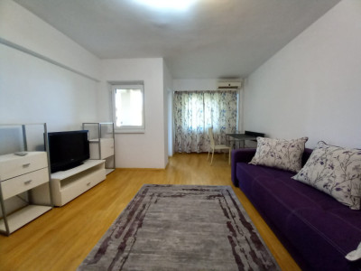 Garsoniera decomandata in bloc mixt , etaj 3, libera , Matei Basarab -central