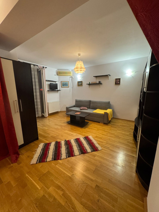 Parc Tineretului , str Pajistei , libera