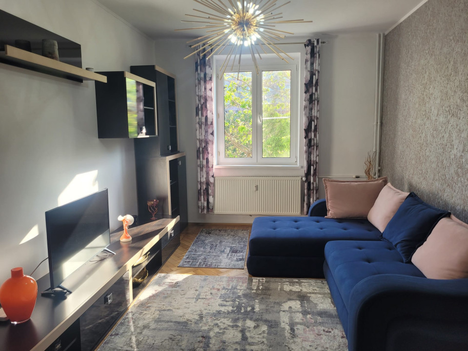 VAnzare apartament 23 camere Bucurestii Noi - Bloc Rusesc