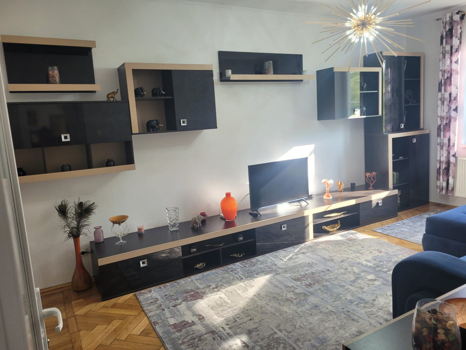 VAnzare apartament 23 camere Bucurestii Noi - Bloc Rusesc