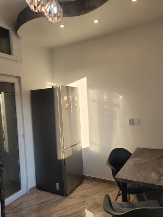 VAnzare apartament 23 camere Bucurestii Noi - Bloc Rusesc