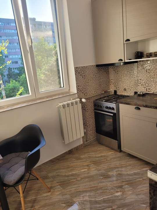 VAnzare apartament 23 camere Bucurestii Noi - Bloc Rusesc