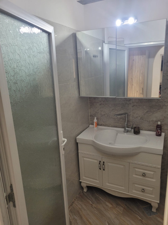 VAnzare apartament 23 camere Bucurestii Noi - Bloc Rusesc