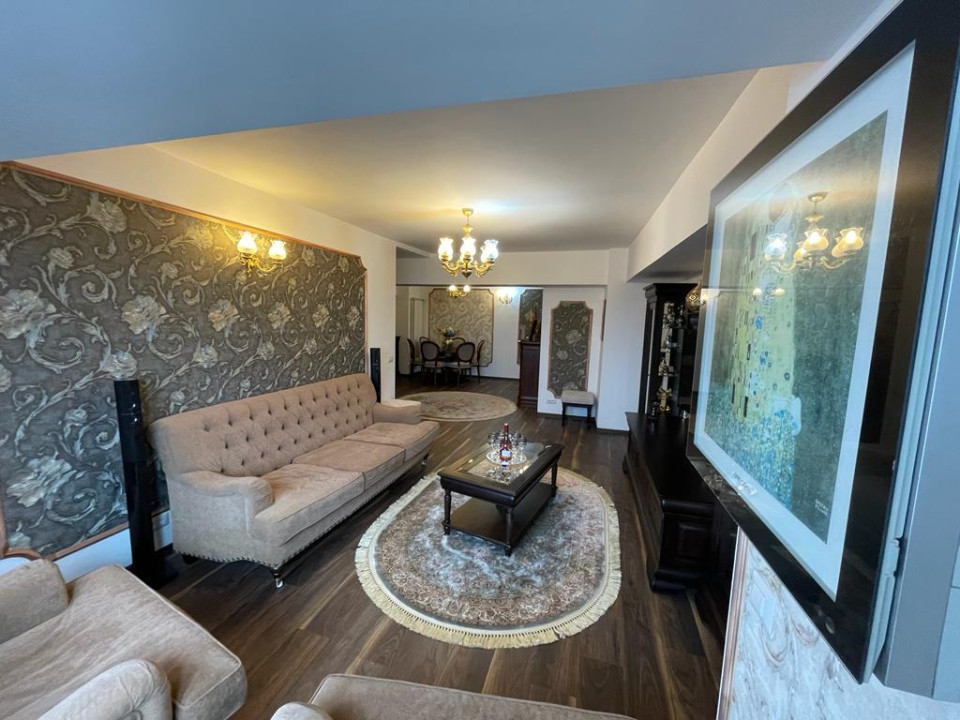 Inchiriere Apartament de 3 Camere, zona Piata Alba Iulia