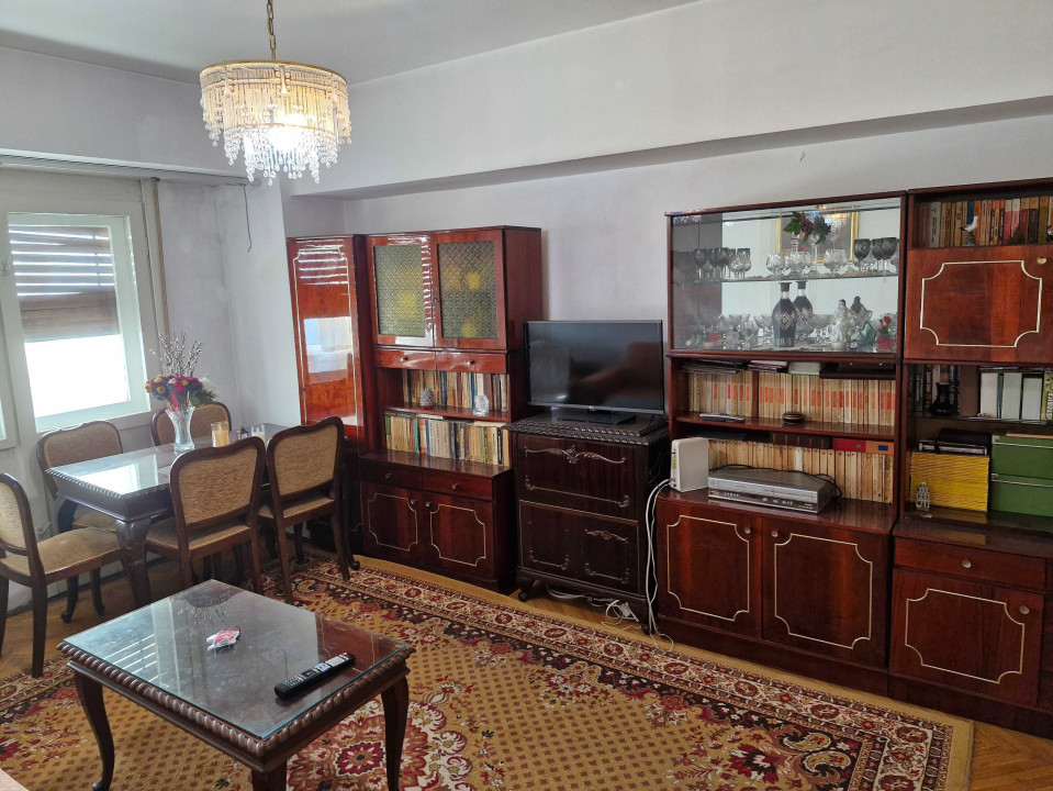 Vanzare apartament 3 camere ion Mihalache, piata 1 mai