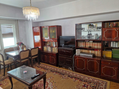 Vanzare apartament 3 camere ion Mihalache, piata 1 mai