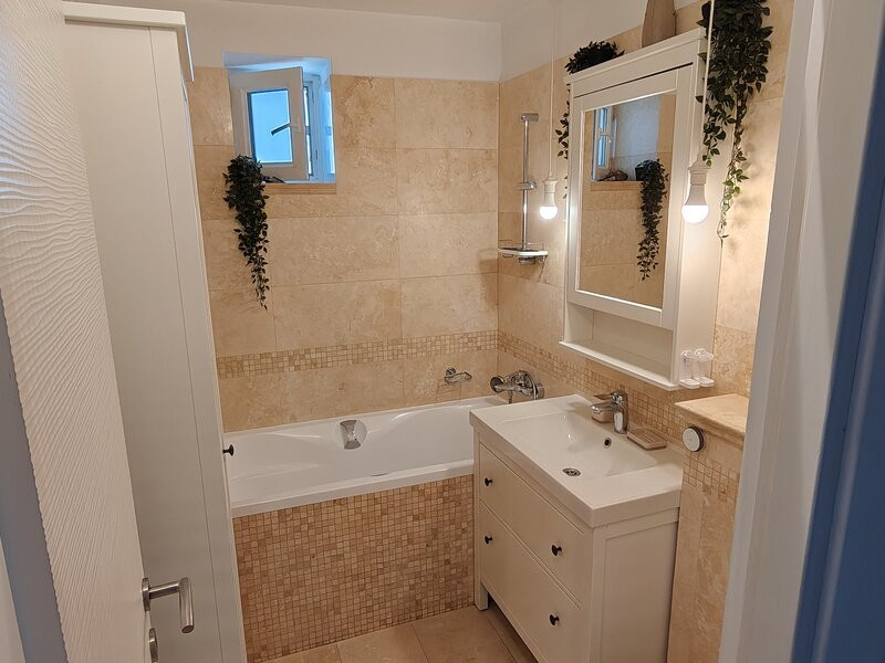 Apartament 3 camere Aviatiei de vanzare 