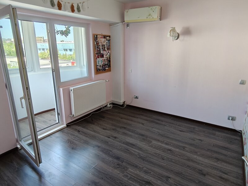 Apartament 3 camere Aviatiei de vanzare 