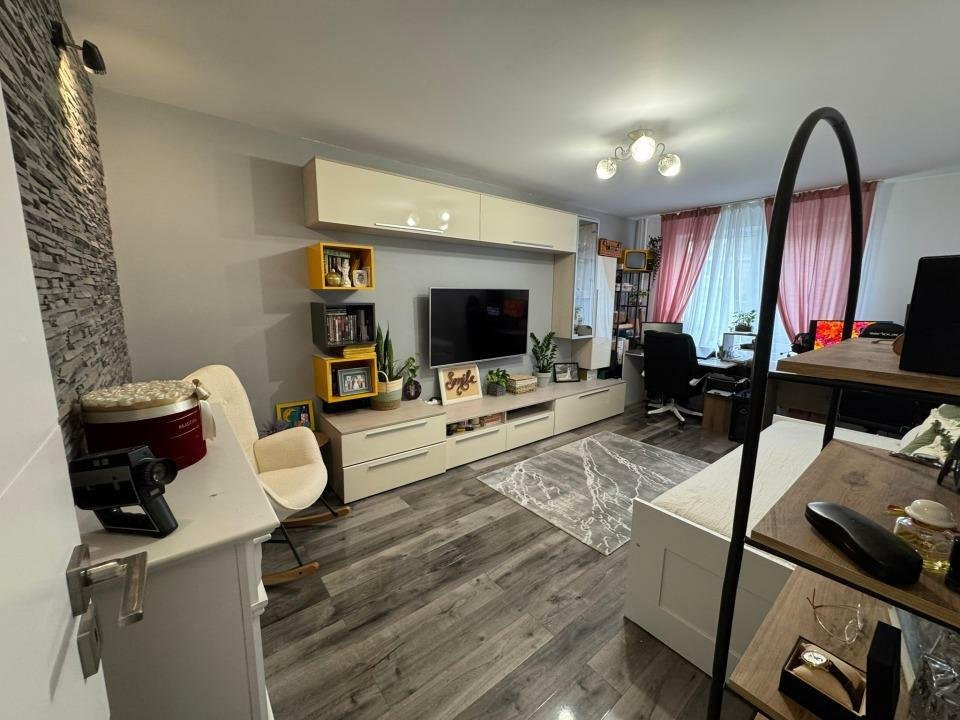 Vanzare apartament 3 camere Crangasi