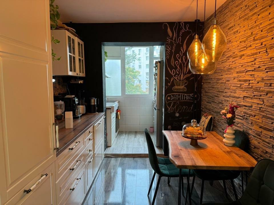 Vanzare apartament 3 camere Crangasi