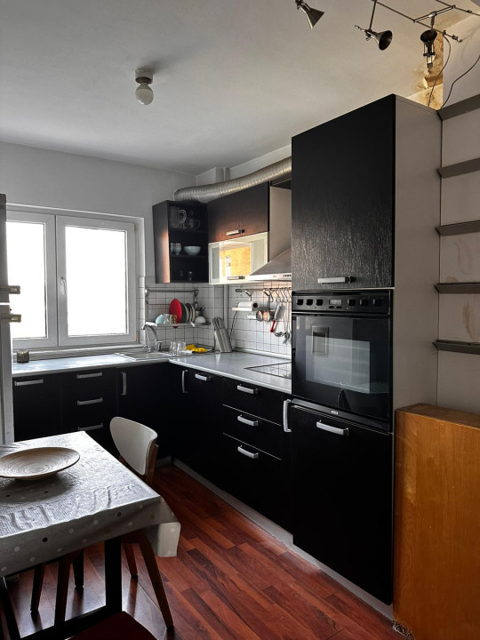 2 camere metrou Victoriei-Titulescu