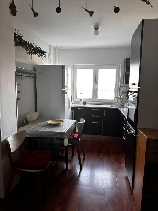 2 camere metrou Victoriei-Titulescu