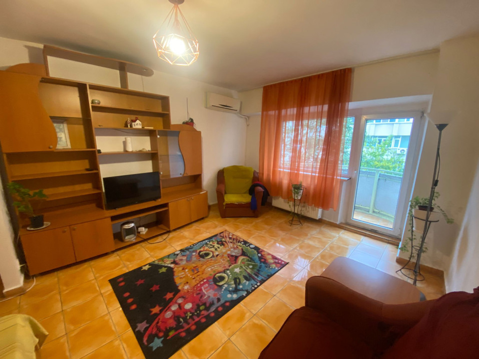 Garsonieră decomandată de închiriat – 42 mp, complet mobilată – Nerva Traian