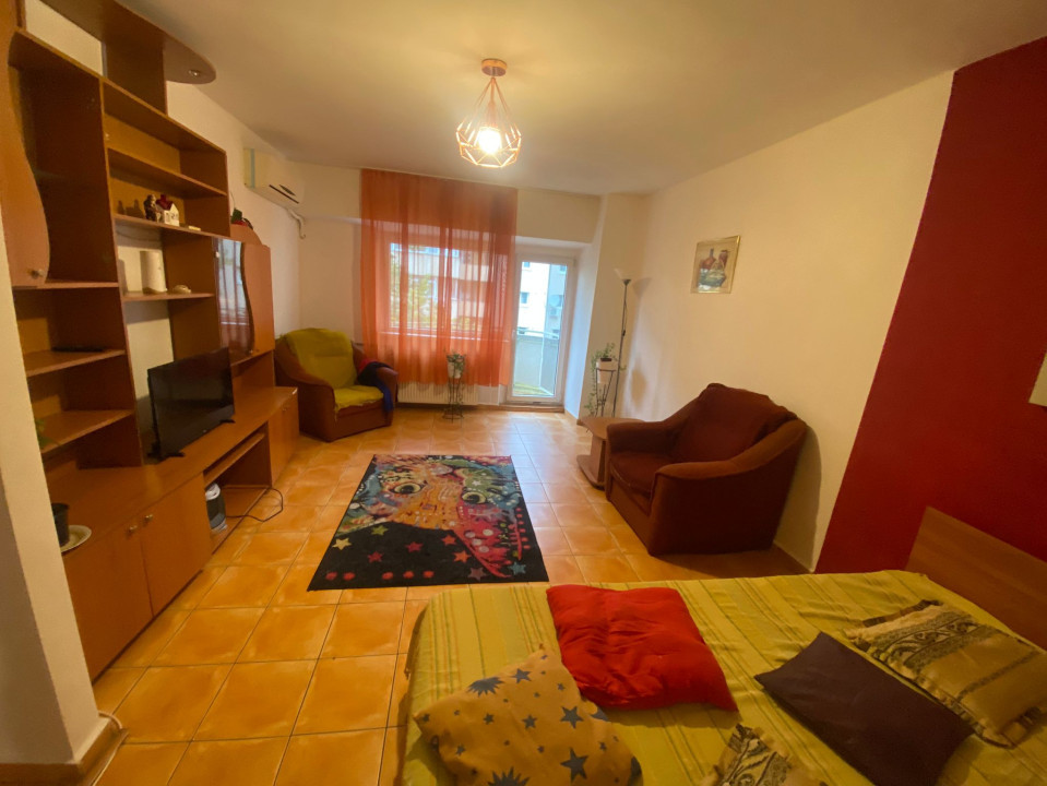 Garsonieră decomandată de închiriat – 42 mp, complet mobilată – Nerva Traian