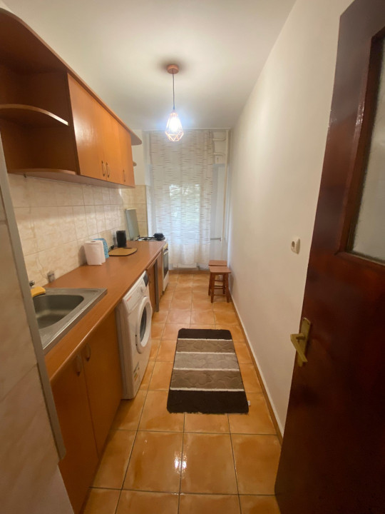 Garsonieră decomandată de închiriat – 42 mp, complet mobilată – Nerva Traian