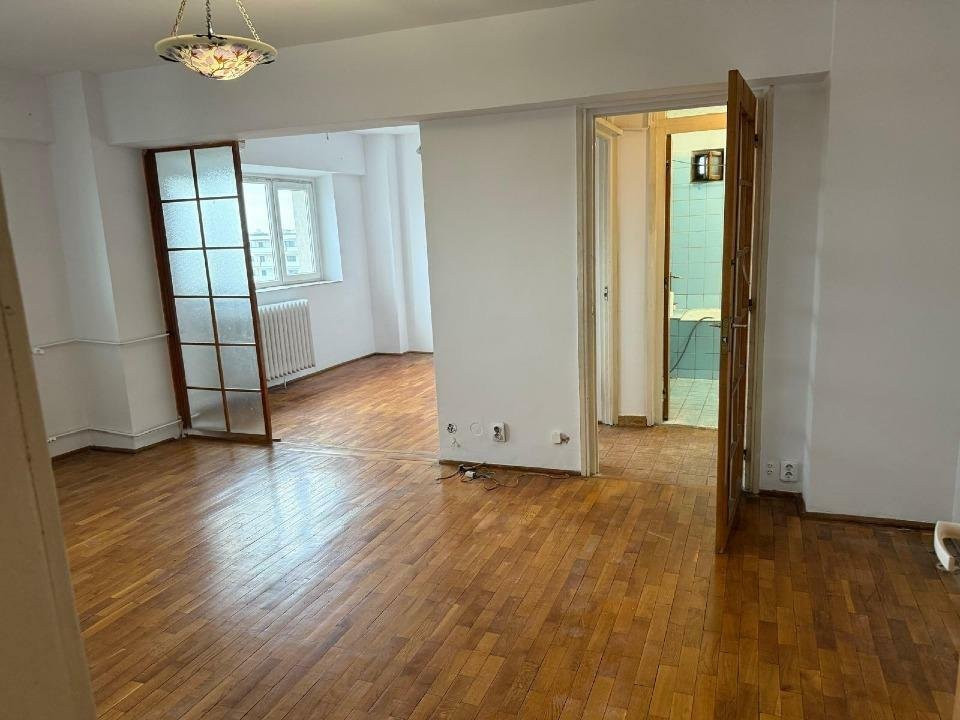 Vanzare apartament 3 camere zona Banu Manta