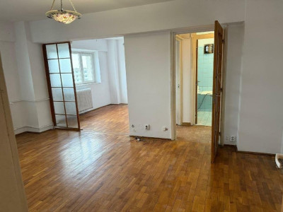 Vanzare apartament 3 camere zona Banu Manta