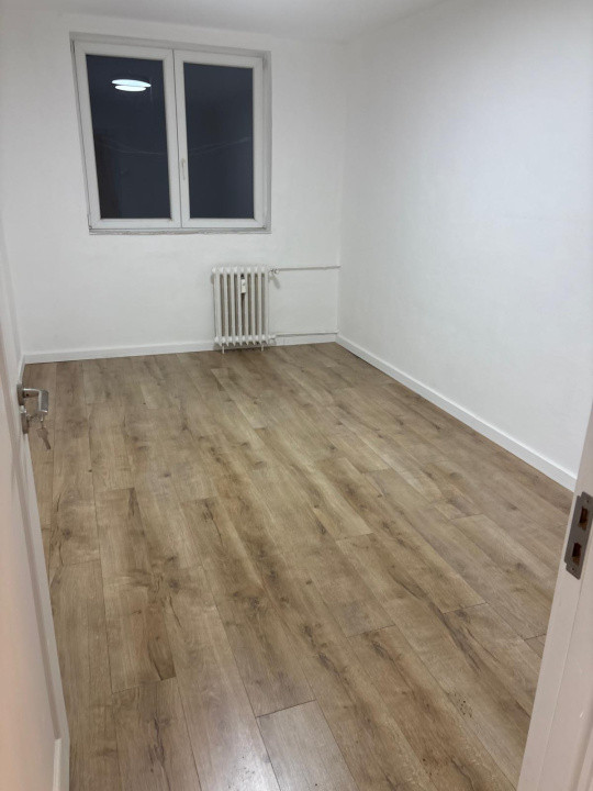 2 camere Titan Parc - Metrou