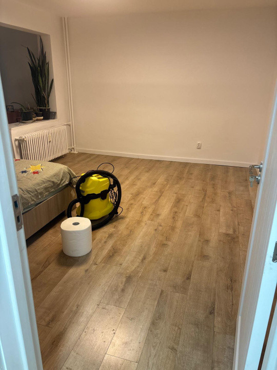 2 camere Titan Parc - Metrou