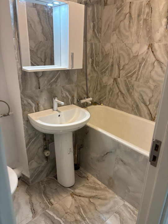 2 camere Titan Parc - Metrou