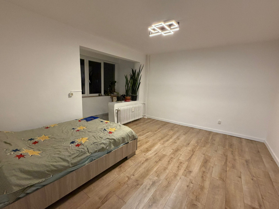 2 camere Titan Parc - Metrou