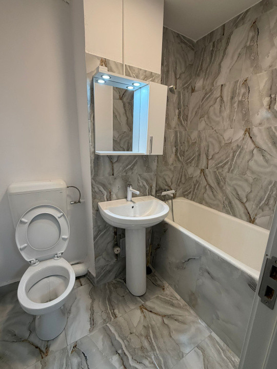 2 camere Titan Parc - Metrou