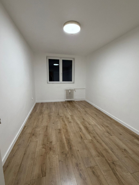 2 camere Titan Parc - Metrou