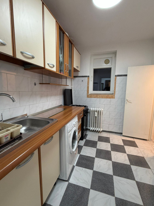 2 camere Titan Parc - Metrou