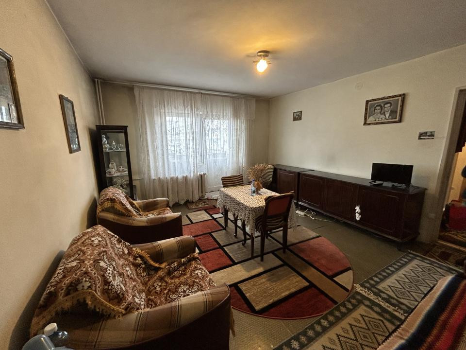 Vanzare apartament 2 camere Militari - Uverturii