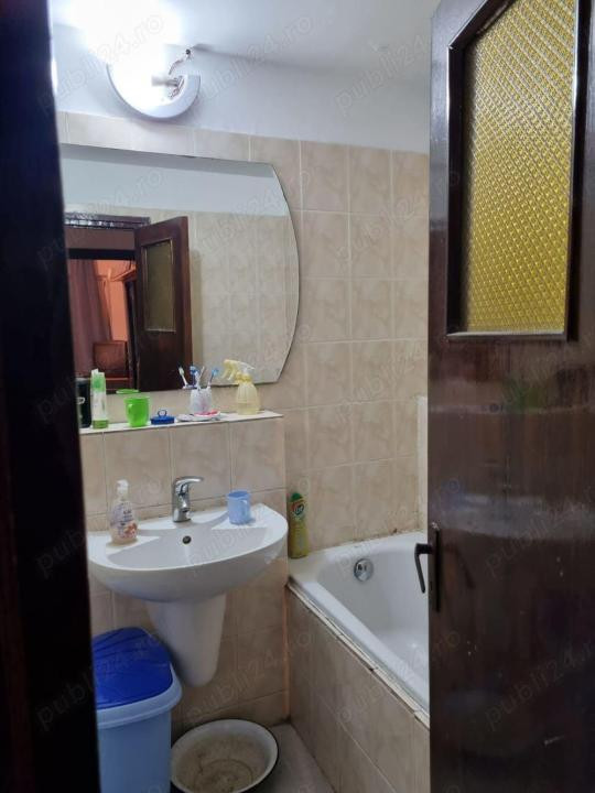 Vanzare vapartament 2 camere zona Moghioros - Parc