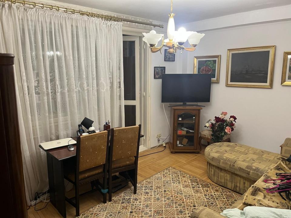 Apartamentu cu 3 camere, zona Baba Novac