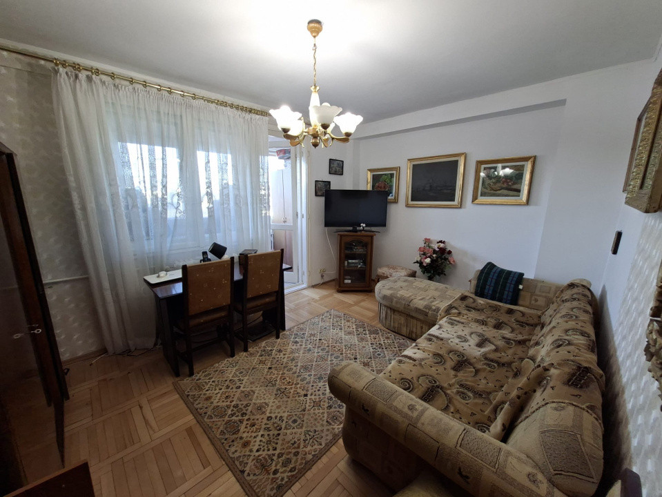 Apartamentu cu 3 camere, zona Baba Novac