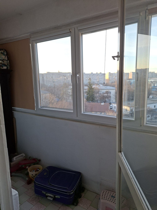 Apartamentu cu 3 camere, zona Baba Novac