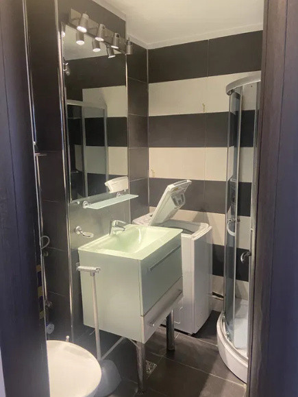 Apartament 3 camere, 73 mp, etaj 6, la 5 minute de metrou,750 €/lună