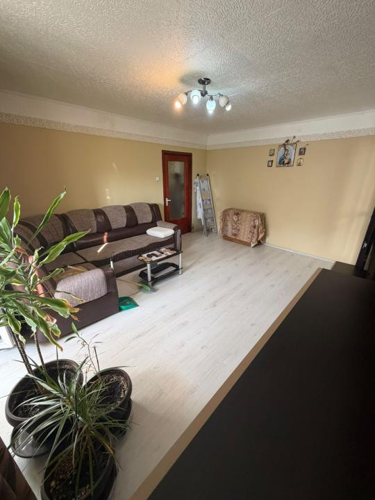 Vanzare apartament 3 camere zona 13 septembrie