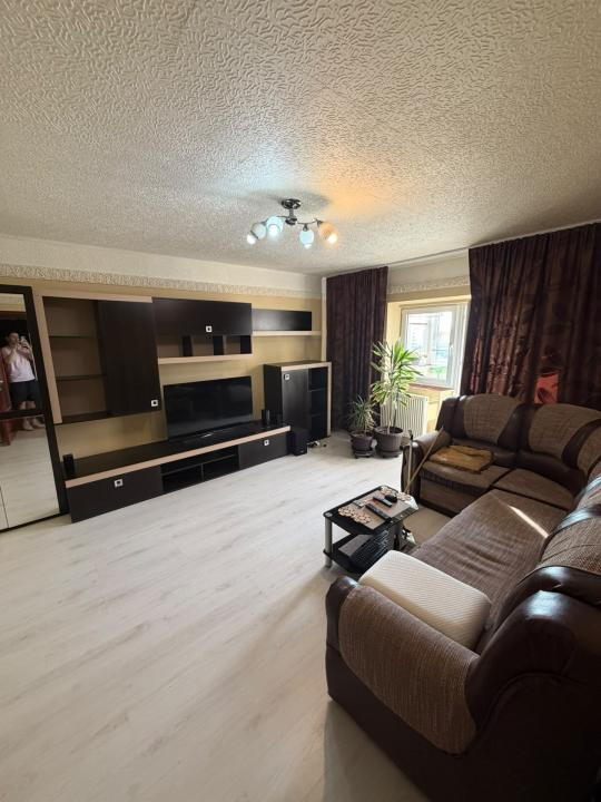 Vanzare apartament 3 camere zona 13 septembrie