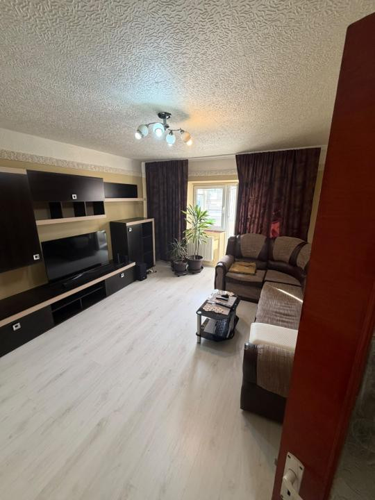 Vanzare apartament 3 camere zona 13 septembrie