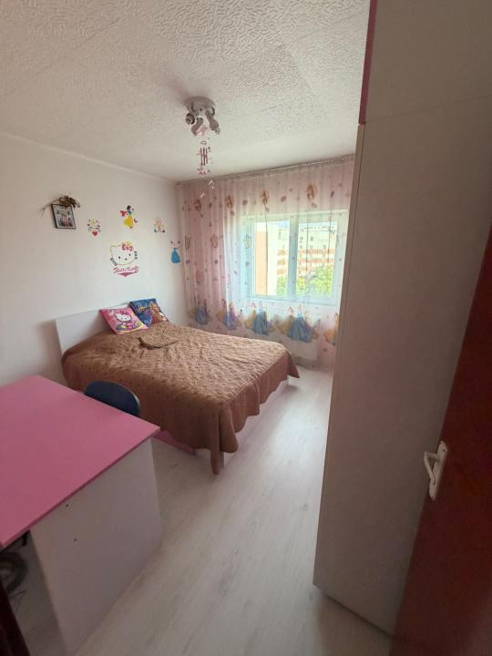 Vanzare apartament 3 camere zona 13 septembrie
