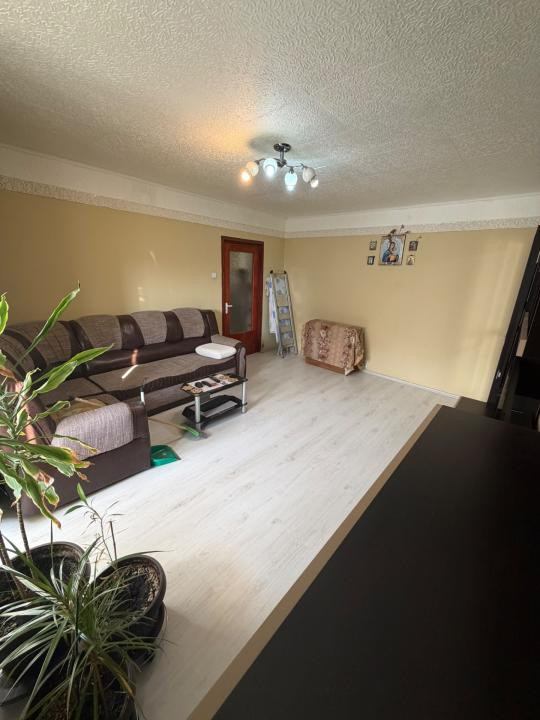 Vanzare apartament 3 camere zona 13 septembrie