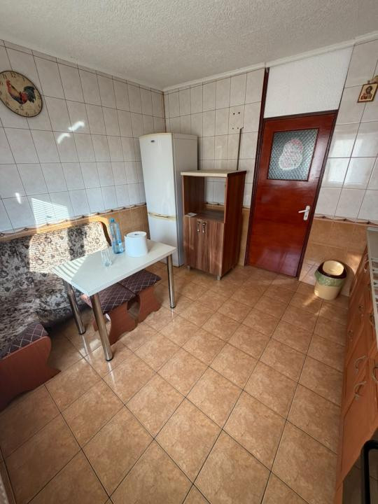 Vanzare apartament 3 camere zona 13 septembrie